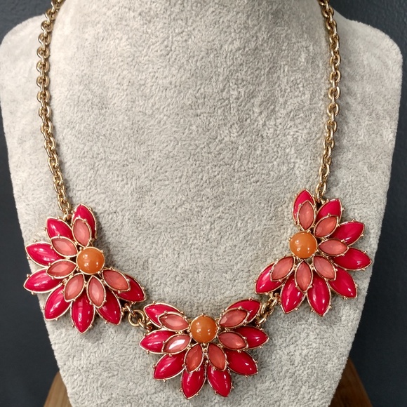 Banana Republic Jewelry - Banana Republic petal statement necklace